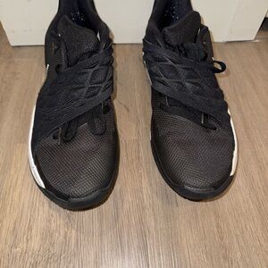 Nike Kyrie Low 1 Basketball shoes in the "black metallic silver”